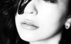 老师扒开粉嫩小泬让我添